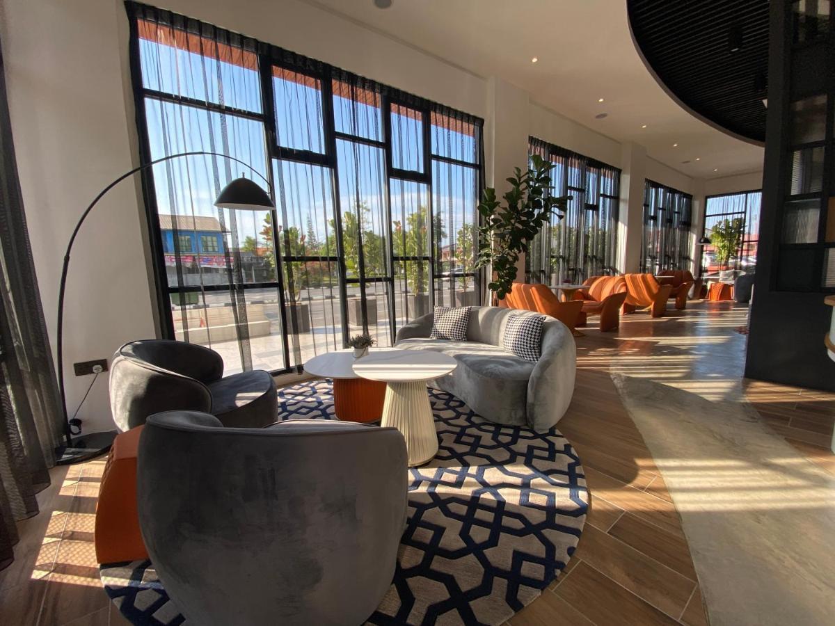 Otel Hotel Suite Sibu Exteriör bild