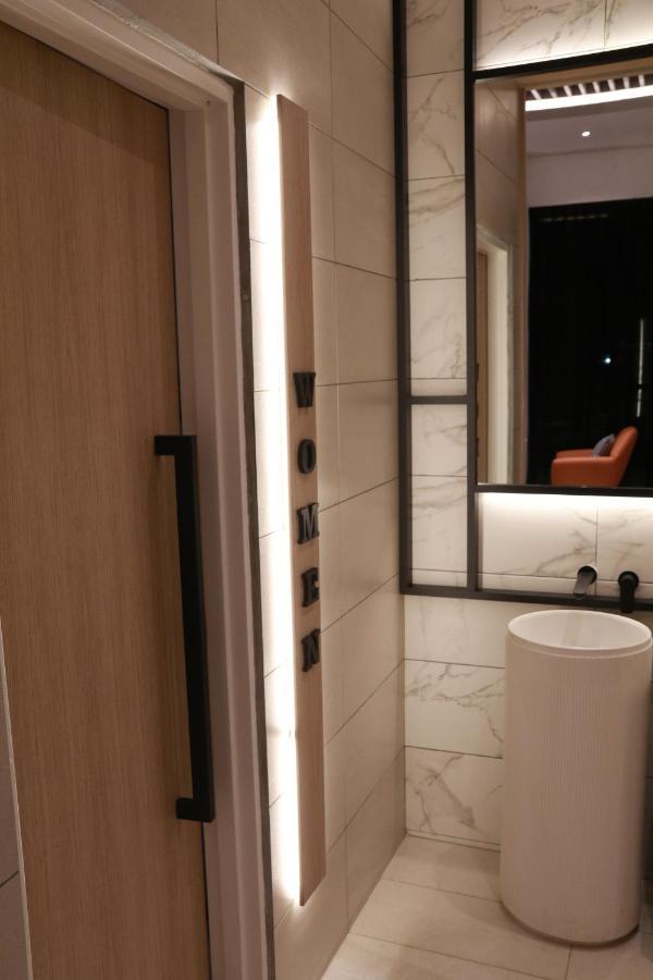Otel Hotel Suite Sibu Exteriör bild