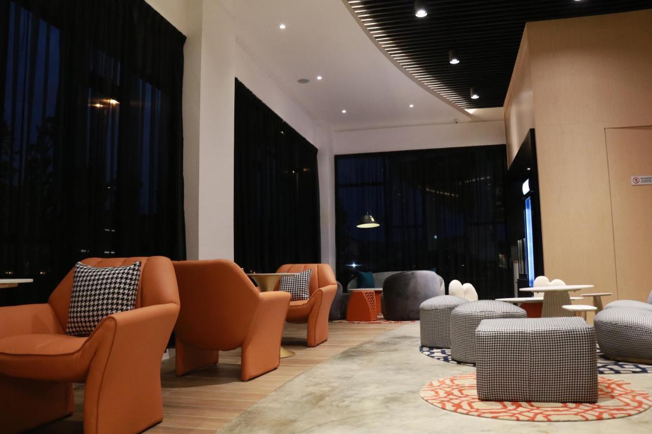 Otel Hotel Suite Sibu Exteriör bild