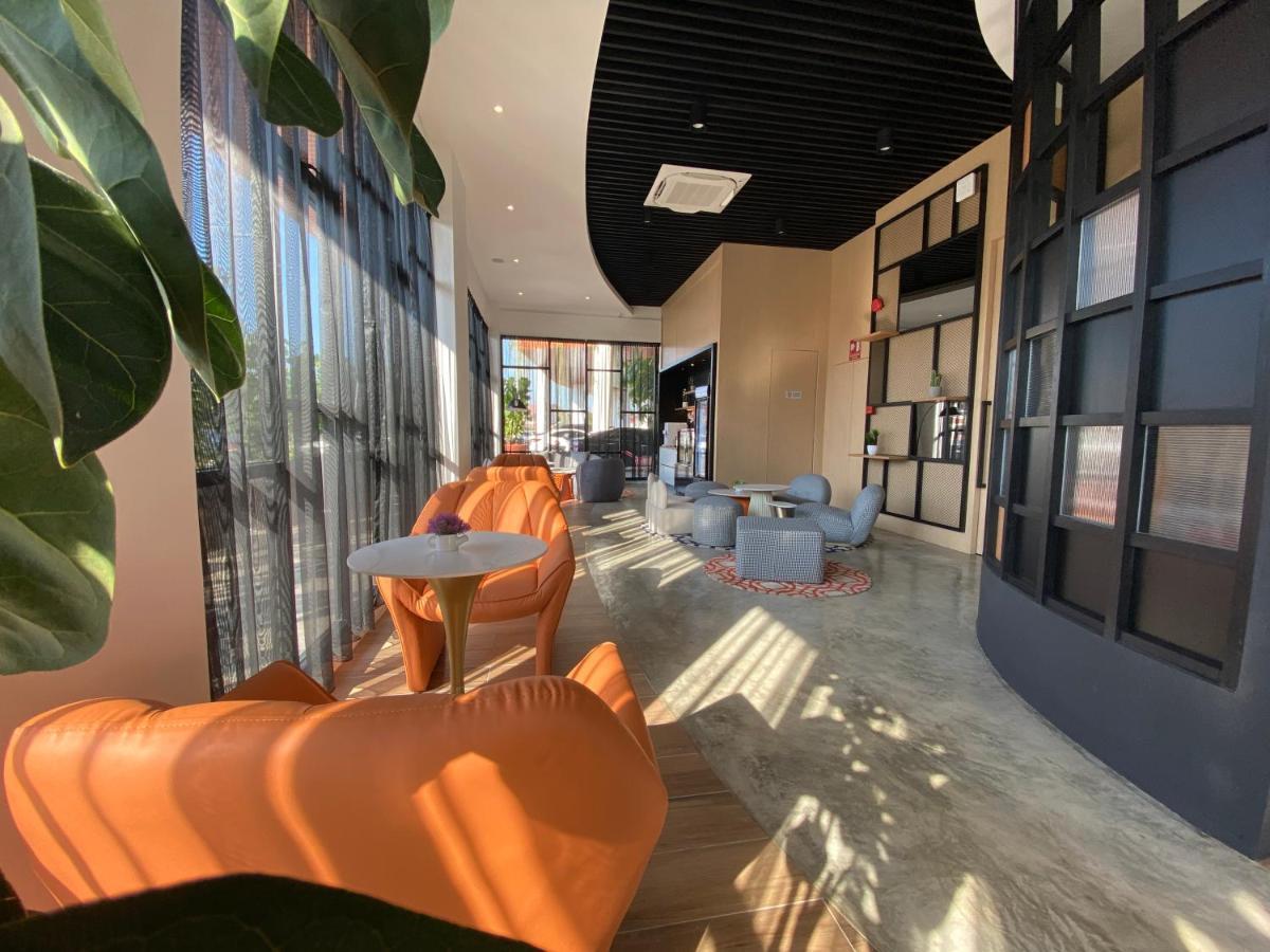 Otel Hotel Suite Sibu Exteriör bild