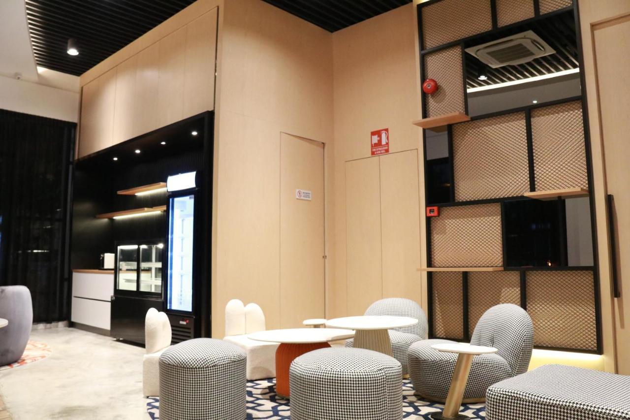 Otel Hotel Suite Sibu Exteriör bild